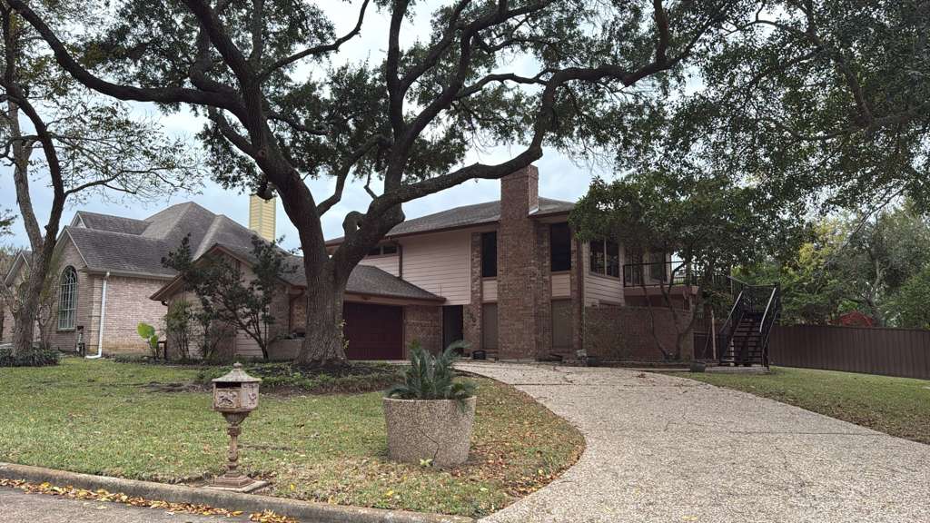 Before: 190 Dawns Edge Drive, Montgomery, TX prior to MX Builders full rehab