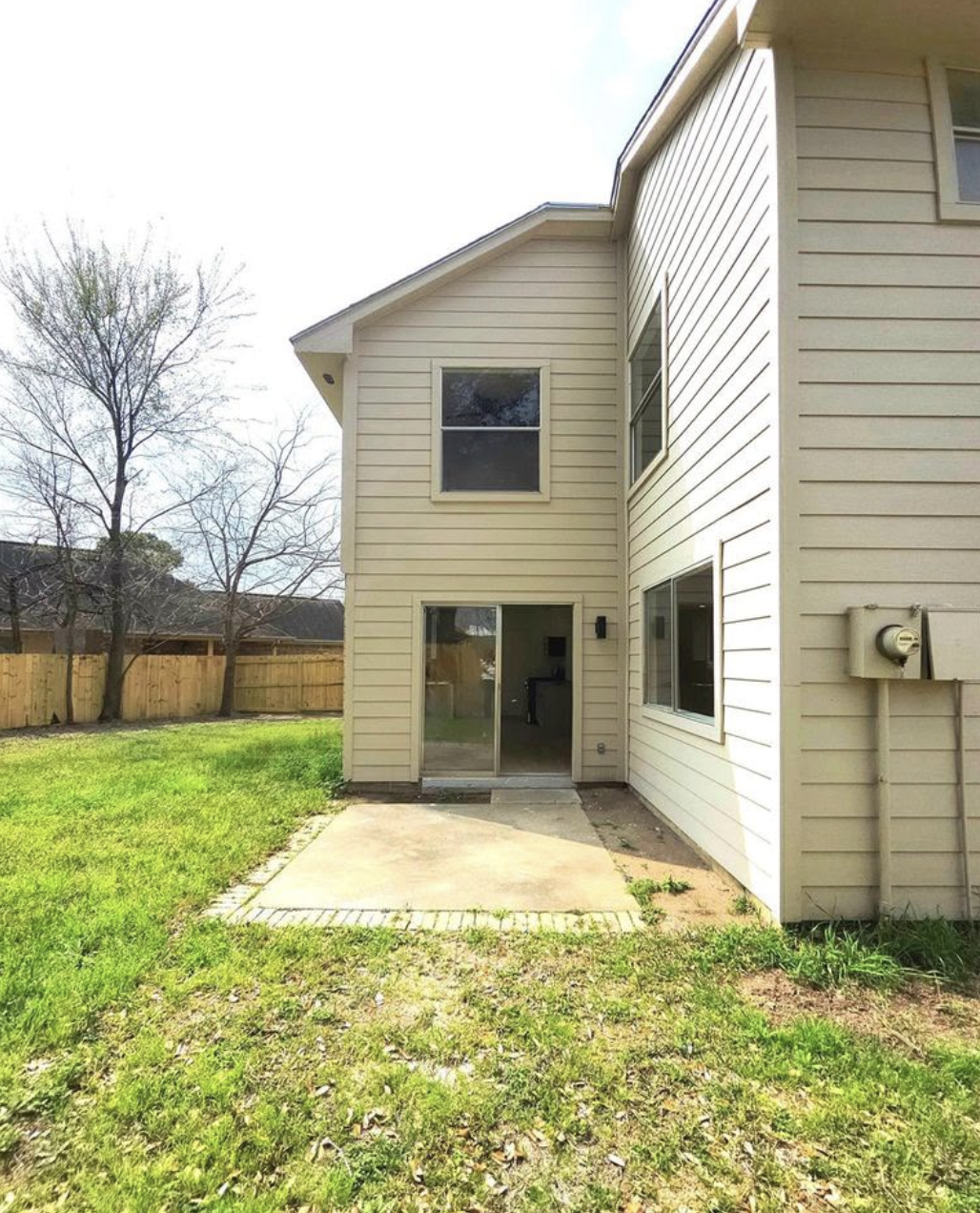 Renovated interior at 6706 Dinner Creek Ct, Katy, TX after MX Builders full rehab